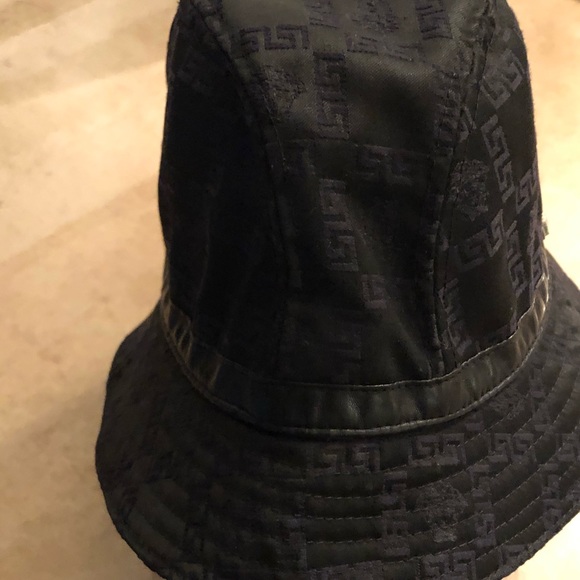 đź–¤VERSACE đź–¤ - Picture 13 of 16